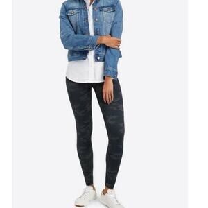 Spanx Womens High Waisted Camo Look at Me Now Seamless Leggings Black Small